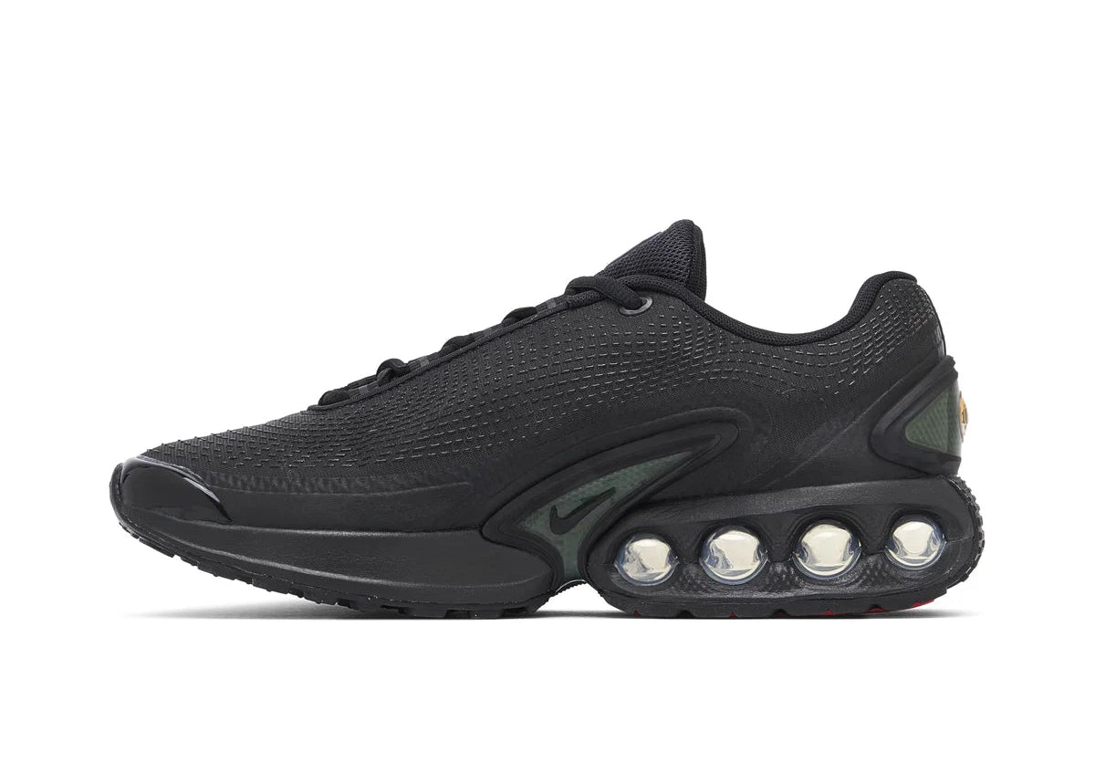 Nike Air Max Dn Supreme Black, sneaker noire issue de la collaboration Supreme x Nike avec semelle Dynamic Air et détails Supreme.