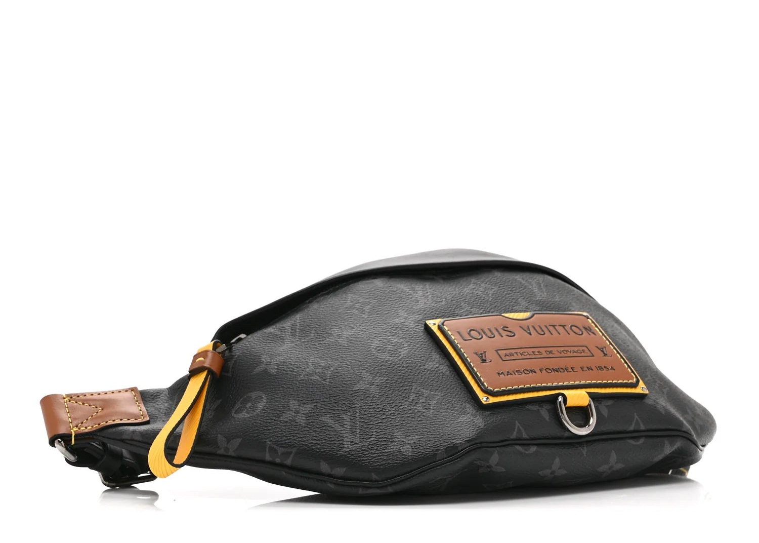 Louis Vuitton Discovery Bumbag Monogram Eclipse Gaston Label Savane Yellow, sac banane Monogram noir et gris avec détail jaune et finitions argentées.