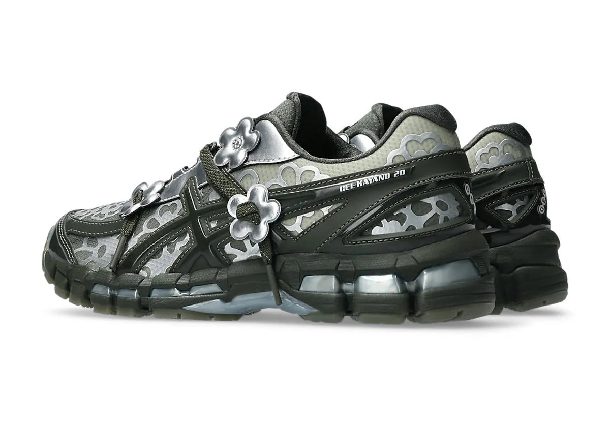 chaussure de running asics gel kayano 20 vert kaki cecilie bahnsen , KAKI , argenté , semelle légère ,vue de coté