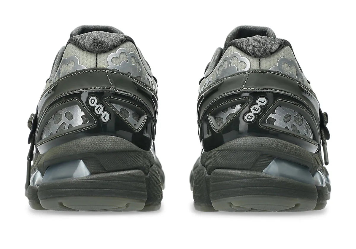 chaussure de running asics gel kayano 20 vert kaki cecilie bahnsen , KAKI , argenté , semelle légère ,vue de l'arrière