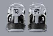 Sneakers Nike Air Force 1 Low en cuir premium, coloris Black White Smoke Grey avec détails Central Cee signature et amorti Air encapsulé.