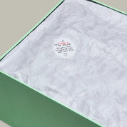 Papier de la boite de la sneakers Jordan Jumpman Jack TR Travis Scott Chase B noires avec détails argentés en matériaux premium et sangles signature
