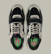 Sneakers Jordan Jumpman Jack TR Travis Scott Chase B noires avec détails argentés en matériaux premium et sangles signature vue du dessus. 