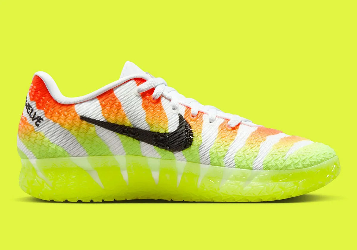 Nike Ja 3 Christmas en mesh rouge avec accents vert sapin, détails blancs et amorti Zoom Air.