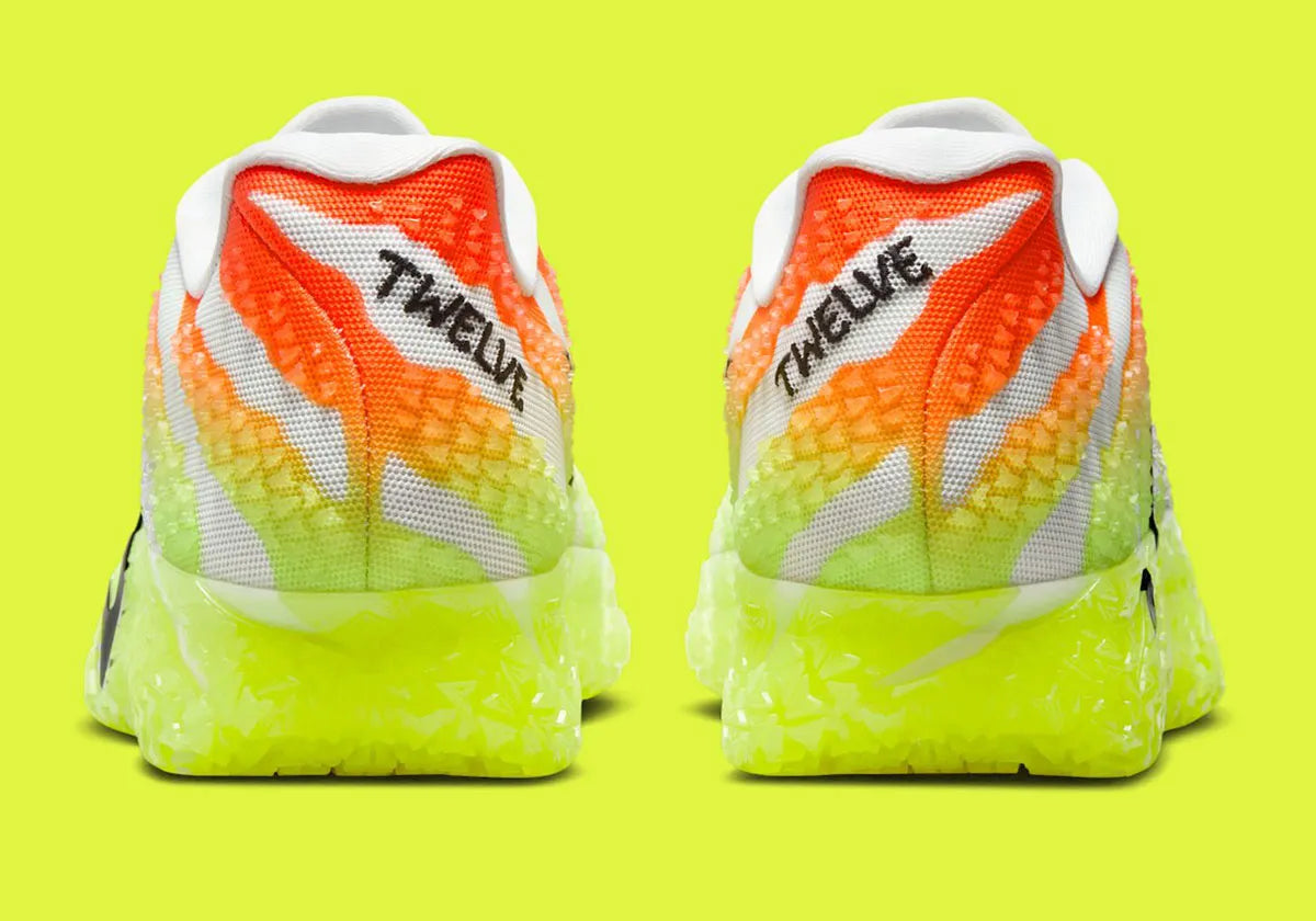 Nike Ja 3 Christmas en mesh rouge avec accents vert sapin, détails blancs et amorti Zoom Air.