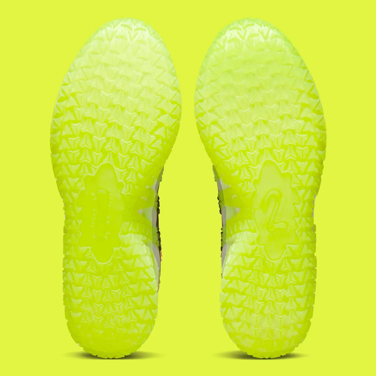 Nike Ja 3 Christmas en mesh rouge avec accents vert sapin, détails blancs et amorti Zoom Air.