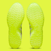 Nike Ja 3 Christmas en mesh rouge avec accents vert sapin, détails blancs et amorti Zoom Air.