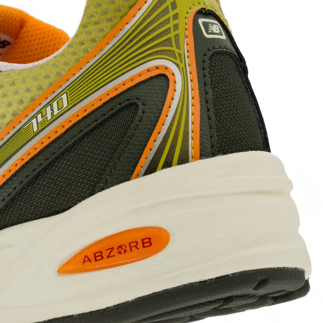 chaussure de sport NEW BALANCE 740 CONCEPT VERT COLORE , semelle confortable , vue de coté