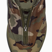 Converse SHAI 001 Echo, sneaker de basketball camouflage avec empeigne moulée, fermeture zippée et silhouette basse futuriste.