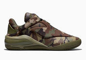 Converse SHAI 001 Echo, sneaker de basketball camouflage avec empeigne moulée, fermeture zippée et silhouette basse futuriste.