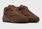 Converse SHAI 001 Lux Truffle, sneaker de basketball marron en nubuck premium avec empeigne sculptée, fermeture zippée et semelle technique.