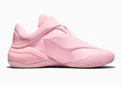 Converse SHAI 001 Blush, sneaker de basketball rose monochrome avec empeigne moulée sculptée, cache zippé et silhouette basse futuriste.