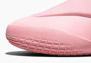 Converse SHAI 001 Blush, sneaker de basketball rose monochrome avec empeigne moulée sculptée, cache zippé et silhouette basse futuriste.