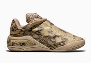 Converse SHAI 001 Premium Slither, sneaker de basketball à empeigne synthétique effet peau de serpent avec fermeture zippée et silhouette sculptée.