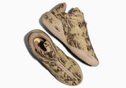 Converse SHAI 001 Premium Slither, sneaker de basketball à empeigne synthétique effet peau de serpent avec fermeture zippée et silhouette sculptée.