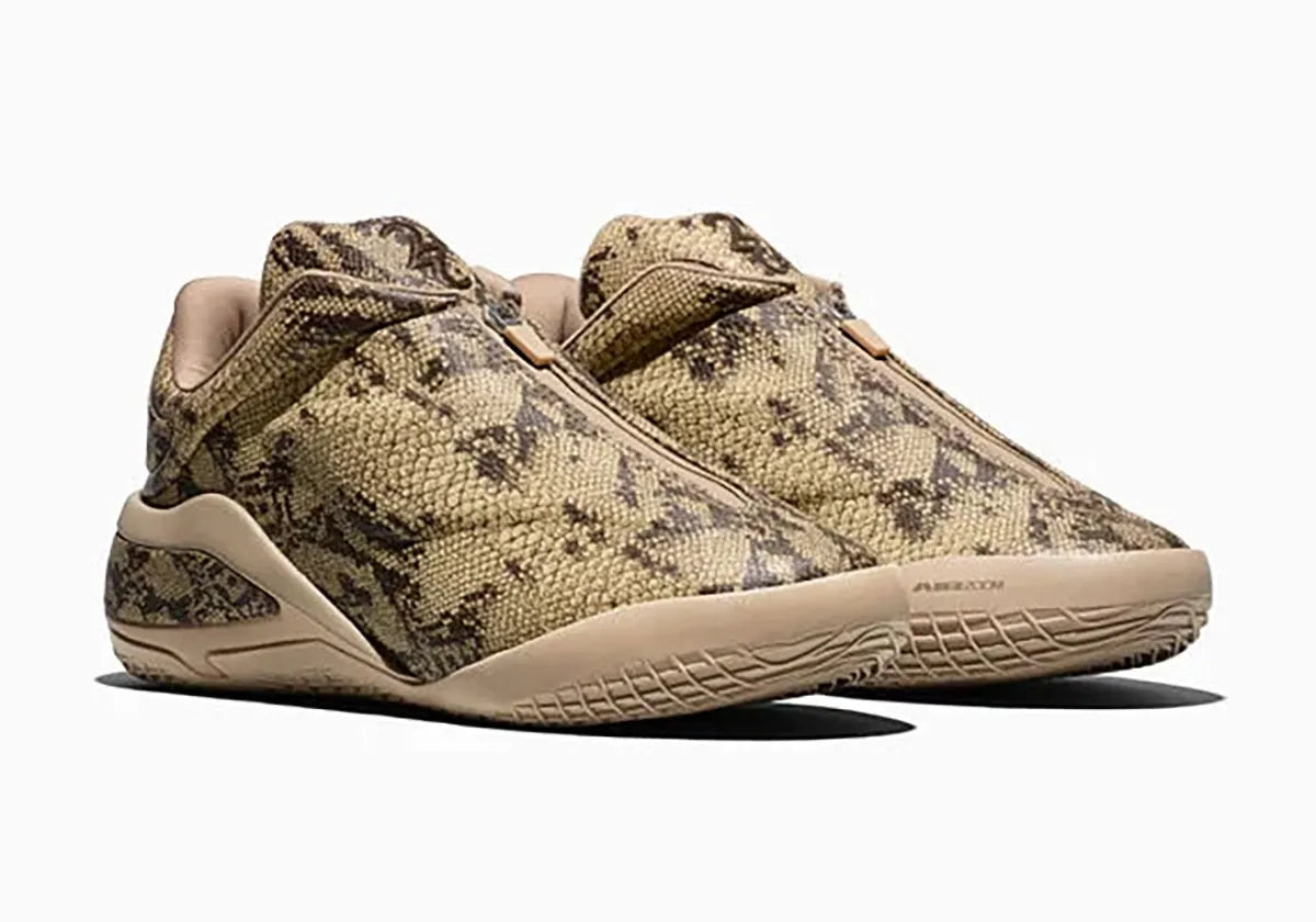 Converse SHAI 001 Premium Slither, sneaker de basketball à empeigne synthétique effet peau de serpent avec fermeture zippée et silhouette sculptée.