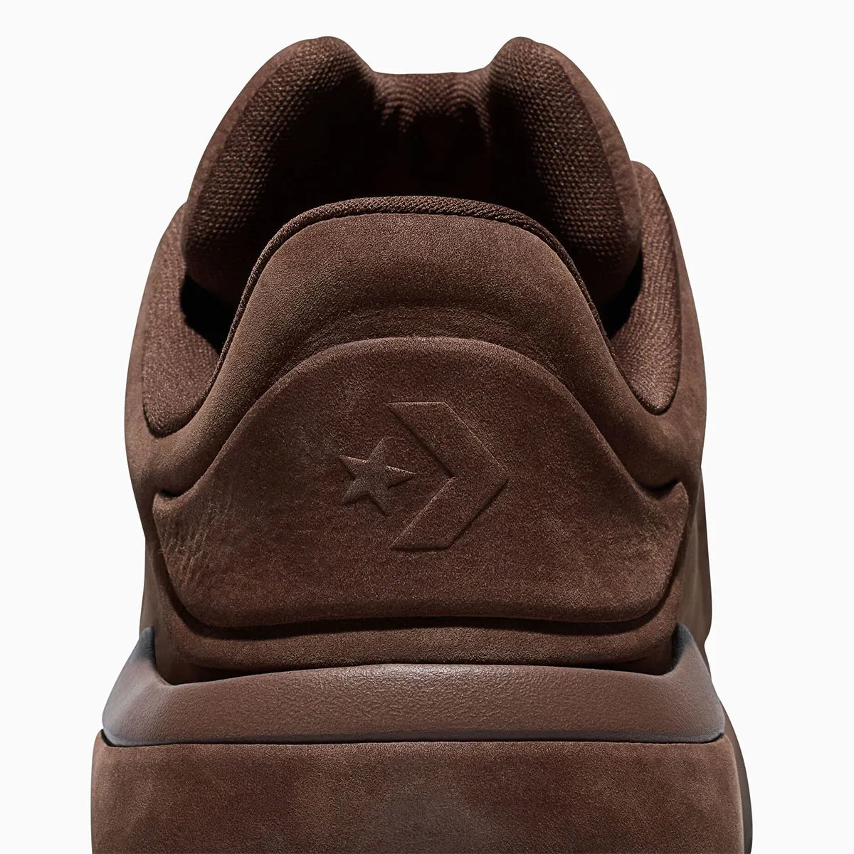 Sneakers Converse SHAI 001 Lux Truffle marron en matériaux techniques premium avec semelle performante et design sculptural moderne.