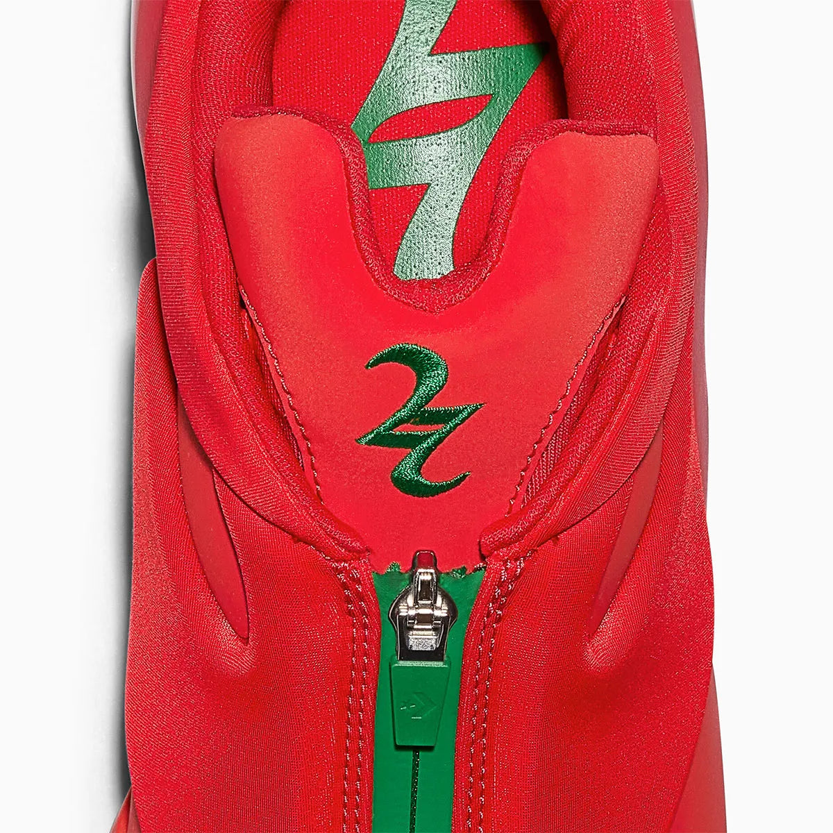 Sneakers Converse SHAI 001 Winter Red rouges en matériaux techniques premium avec semelle performante et design sculptural moderne.