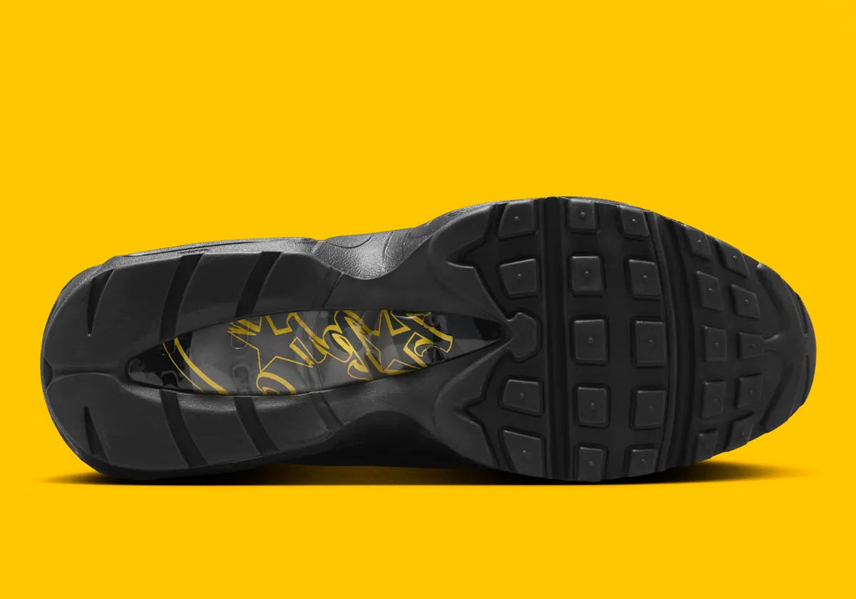 Nike Air Max 95 Corteiz Honey Black noire en cuir et mesh diamant avec détails Corteiz, logo Alcatraz et unités Air Max Tour Yellow vue de dessous. 