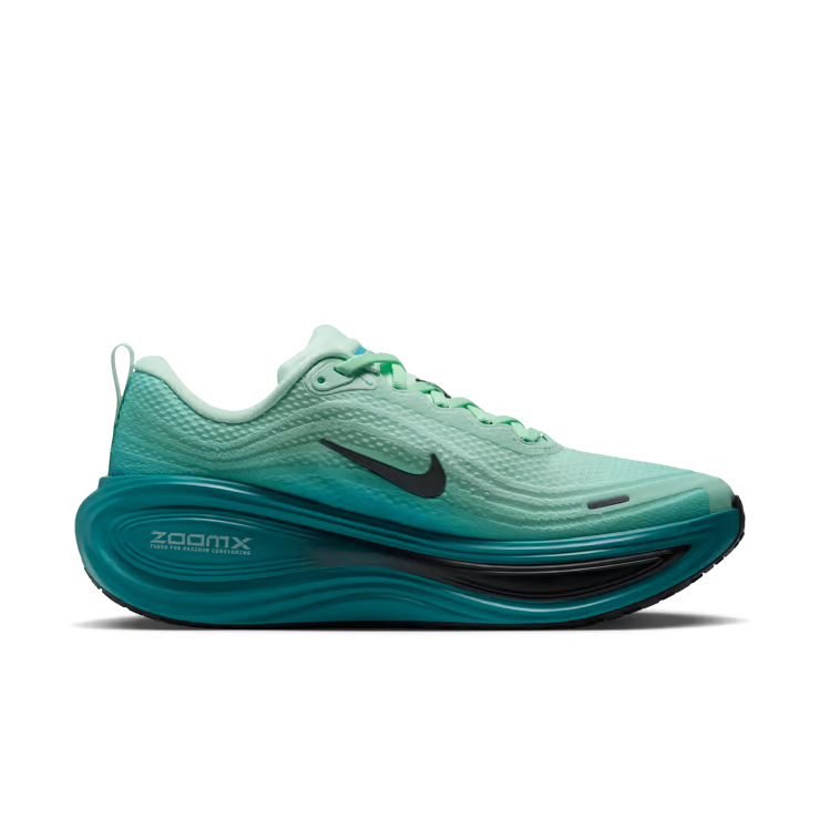 Nike Vomero Plus Chicago Marathon IV6298-300 en Arctic Green, Black et Action Grape avec mesh technique et semelle ZoomX épaisse vue de profil intérieur. 
