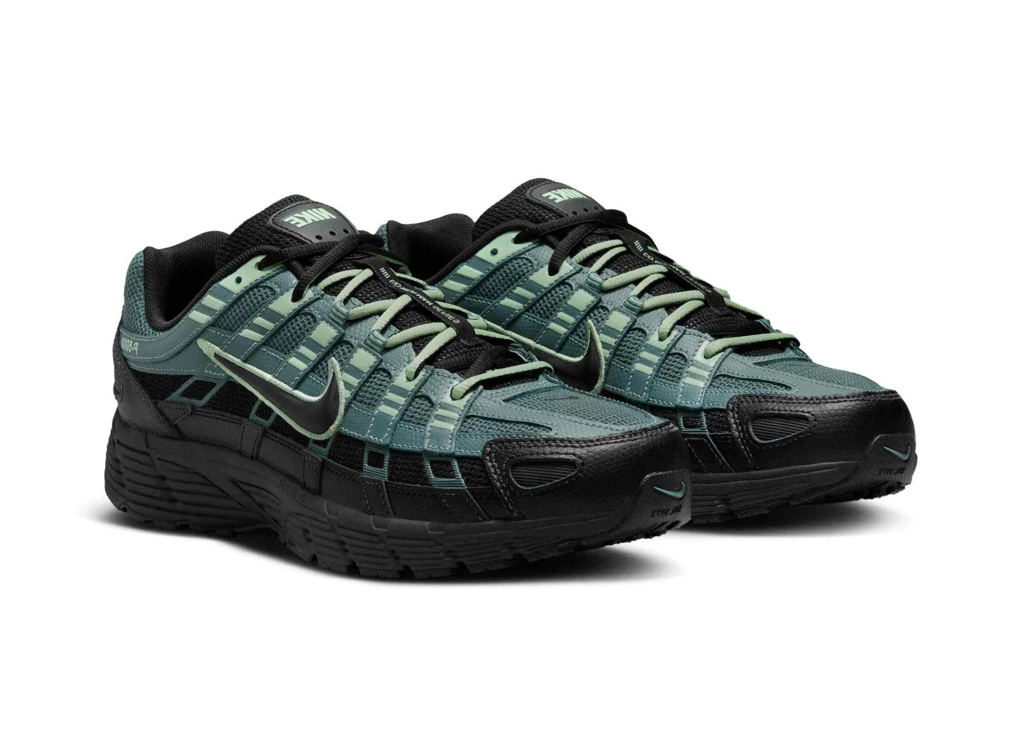 Nike P-6000 Anthracite Clay Green grise et noire avec tige textile, empiècements multicouches et détails vert Clay Green.