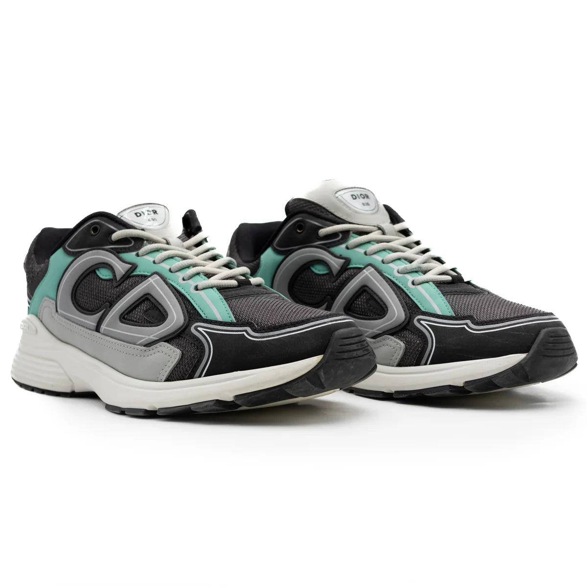 Dior B30 Anthracite Gray avec tige en mesh respirant, empiècements en cuir et matières techniques gris anthracite, silhouette running moderne et semelle en caoutchouc.