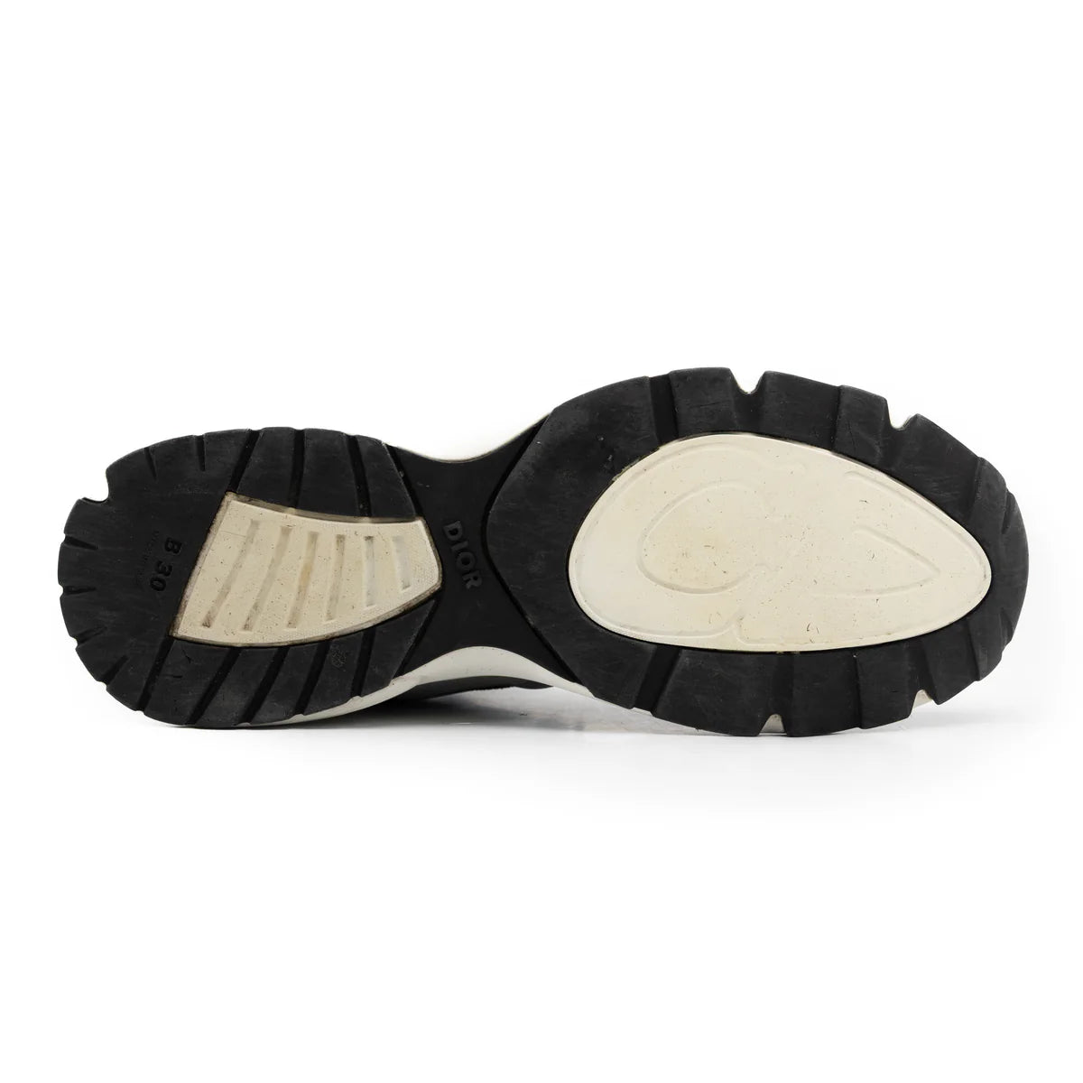 Dior B30 Anthracite Gray avec tige en mesh respirant, empiècements en cuir et matières techniques gris anthracite, silhouette running moderne et semelle en caoutchouc.