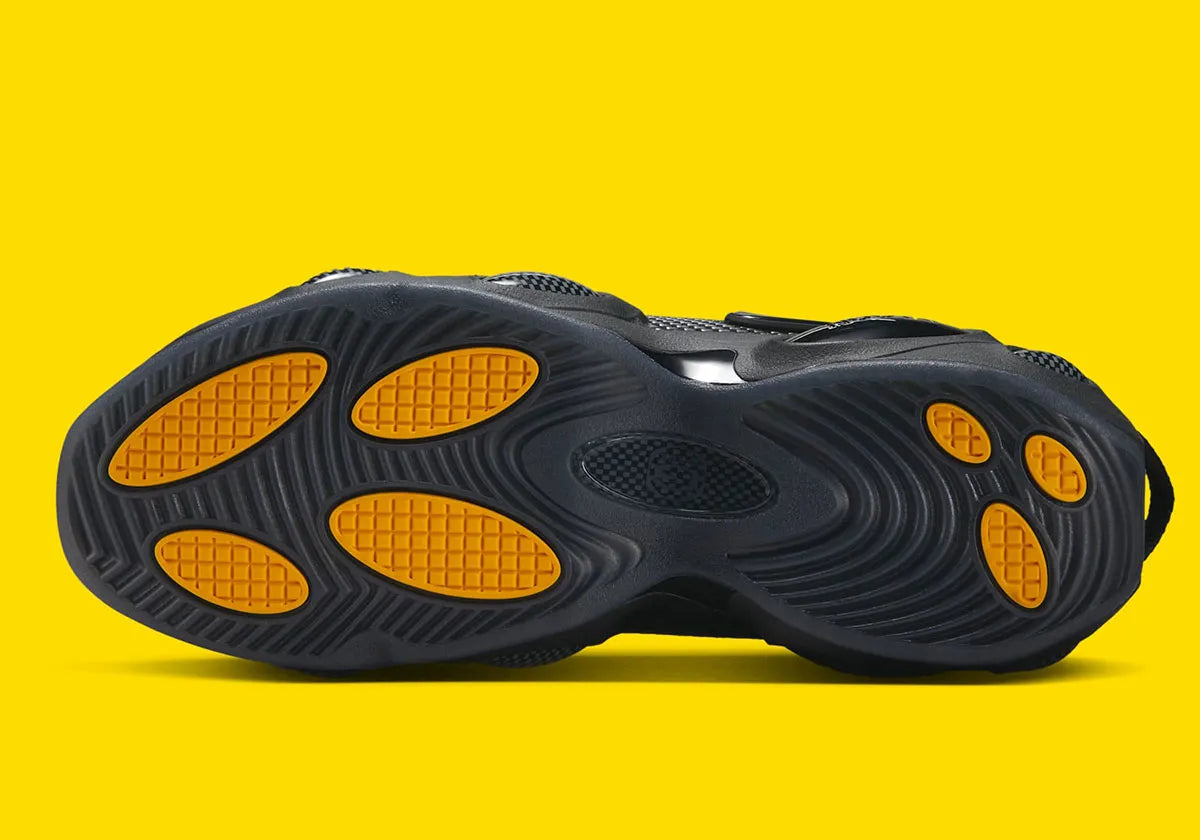 baskets mode créées avec Drake - 
Chaussures Nike NOCTA Glide Drake noir et gris – sneakers modernes et confortables