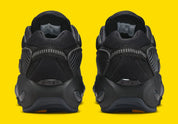 baskets mode créées avec Drake - 
Chaussures Nike NOCTA Glide Drake noir et gris – sneakers modernes et confortables