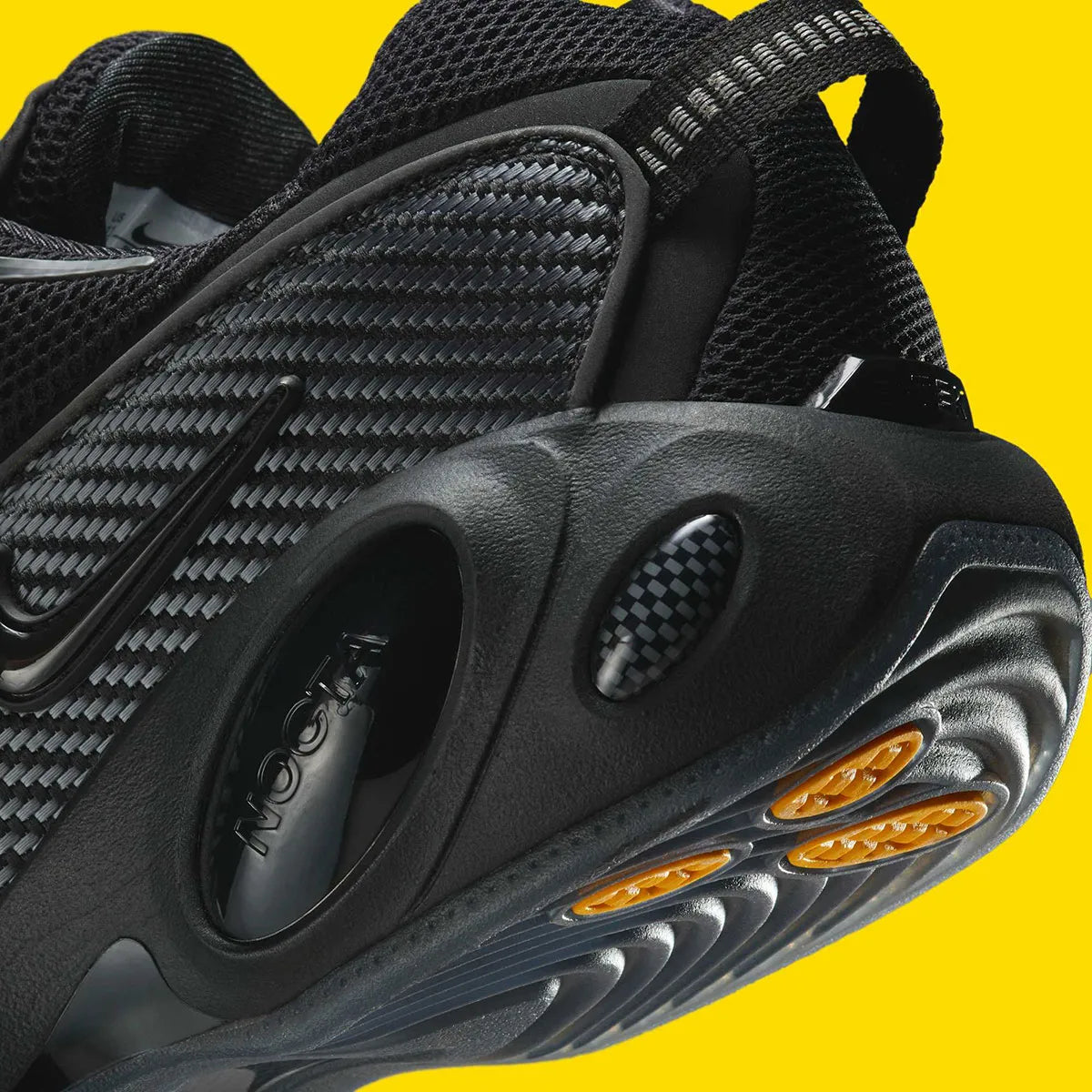 baskets mode créées avec Drake - 
Chaussures Nike NOCTA Glide Drake noir et gris – sneakers modernes et confortables
