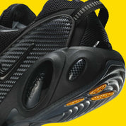 baskets mode créées avec Drake - 
Chaussures Nike NOCTA Glide Drake noir et gris – sneakers modernes et confortables