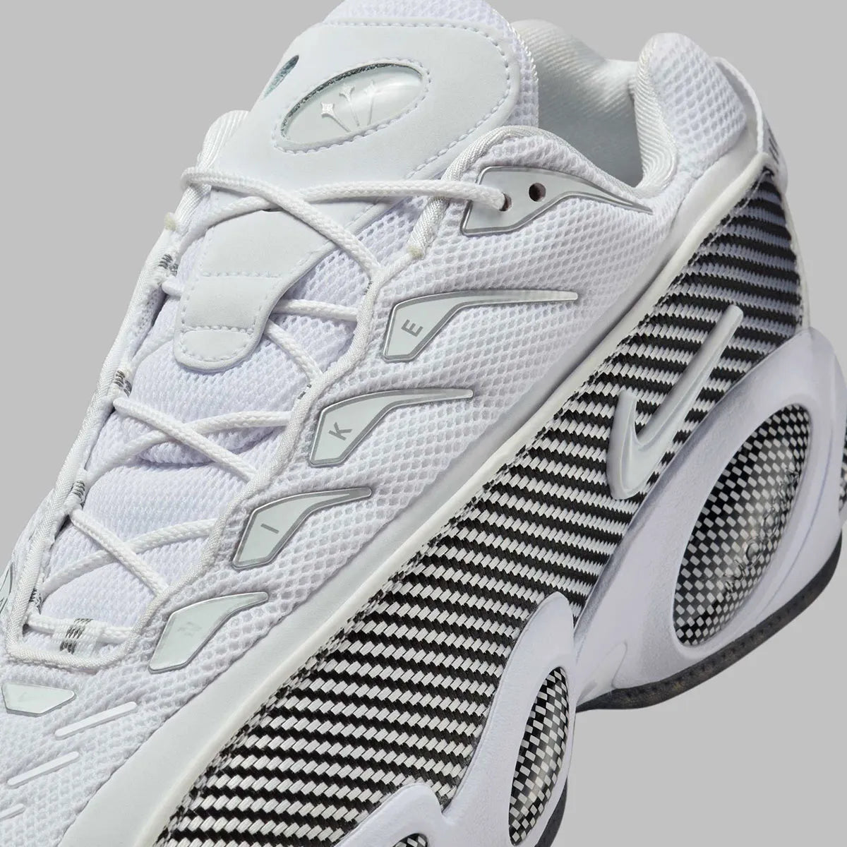 Chaussures Nike NOCTA Glide Drake – basket mode homme coloris noir et blanc - baskets modernes et confortables - collection NOCTA