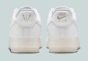 Nike Air Force 1 Low Drake NOCTA Certified Lover Boy White Cobalt Tint, sneaker Air Force 1 blanche et bleu Cobalt clair signée Drake NOCTA avec détails Love You Forever.