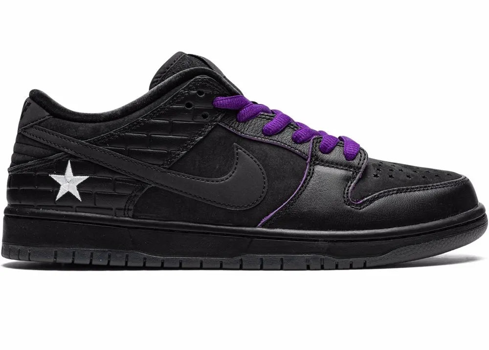 Sneakers Nike SB Dunk Low Familia First Avenue en cuir premium avec empiècements texturés, coloris urbain contrasté et confort skate performant vue de profil. 