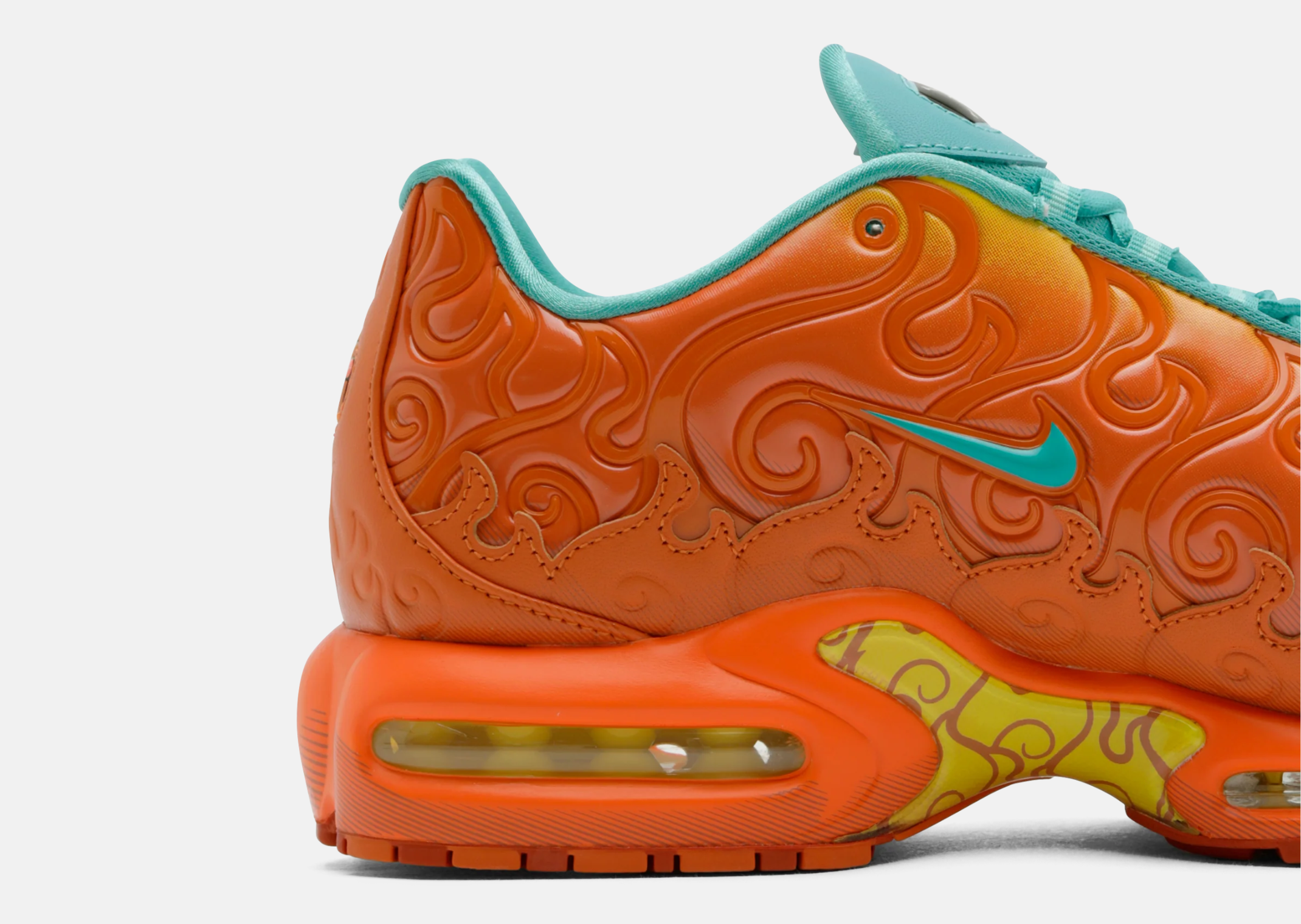 Nike Air Max Plus One Piece Mera Mera IW1283-800 en Brilliant Orange, Vibrant Yellow et Healing Jade, inspirée du Fruit du Démon Mera Mera no Mi.