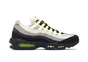 Nike Air Max 95 Denham en denim noir, gris et écru avec mesh blanc, détails Volt fluorescents et unités Max Air visibles.