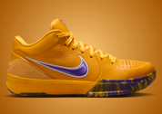 Nike Kobe 4 Draft Day Pack Los Angeles Lakers (GS) avec tige en mesh respirant, empiècements synthétiques blancs, violets et dorés, silhouette basse de basketball et semelle extérieure en caoutchouc.