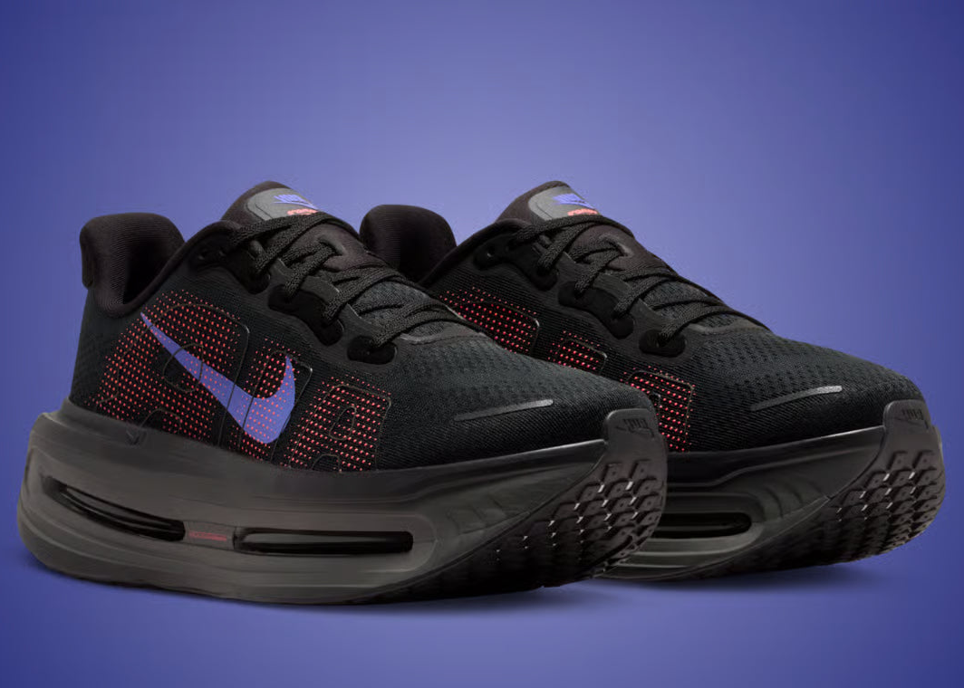 Sneakers Nike Vomero Premium femme en Black, Sapphire et Rose avec mesh respirant et amorti Zoom Air premium.