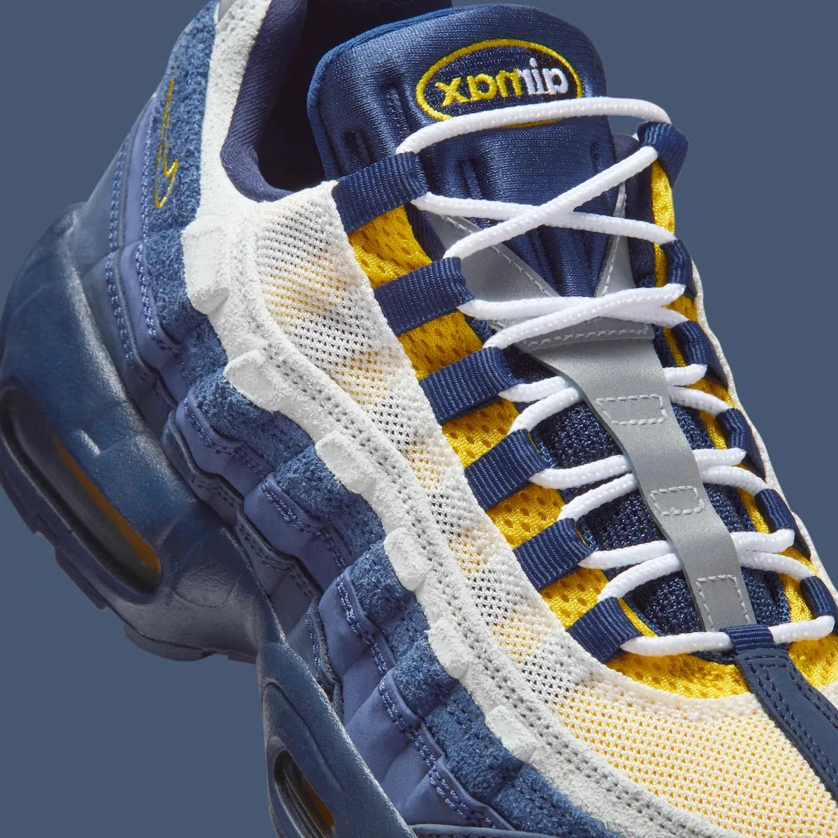 Sneakers Nike Air Max 95 SB Eric Koston bleu obsidian et jaune en matières renforcées avec amorti Air Max visible et design iconique. Zoom avant 