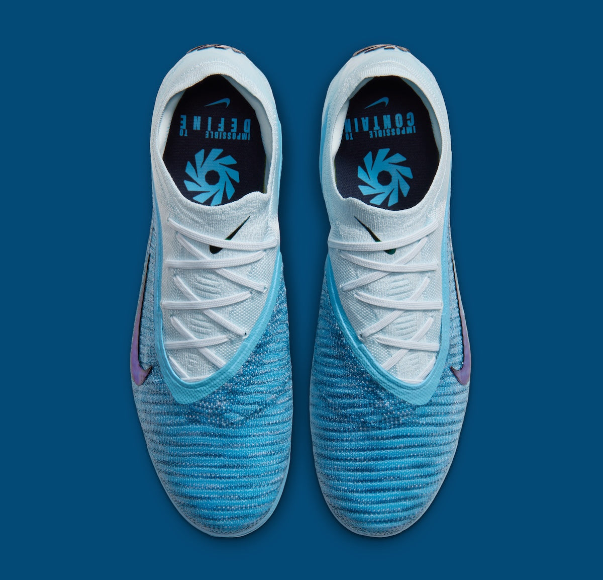Nike Phantom 6 Low Elite FG Erling Haaland Baltic Blue HQ2332-401 en Baltic Blue, Glacier Blue et Blue Eclipse avec technologie Gripknit.