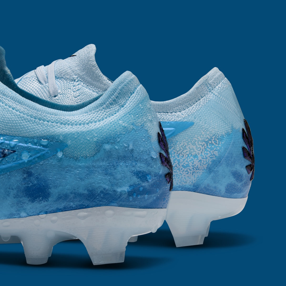 Nike Phantom 6 Low Elite FG Erling Haaland Baltic Blue HQ2332-401 en Baltic Blue, Glacier Blue et Blue Eclipse avec technologie Gripknit.