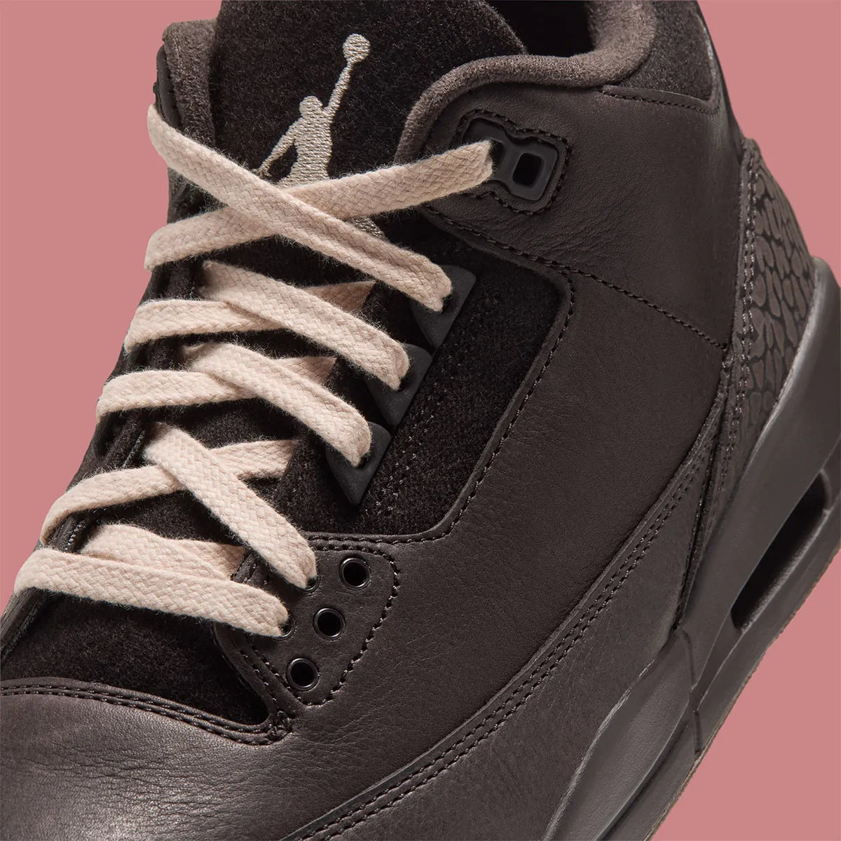 Air Jordan 3 Retro Fireside CK9246-200 en cuir et nubuck marron avec Elephant Print, lacets Rust Pink, Jumpman blanc et semelle gum.