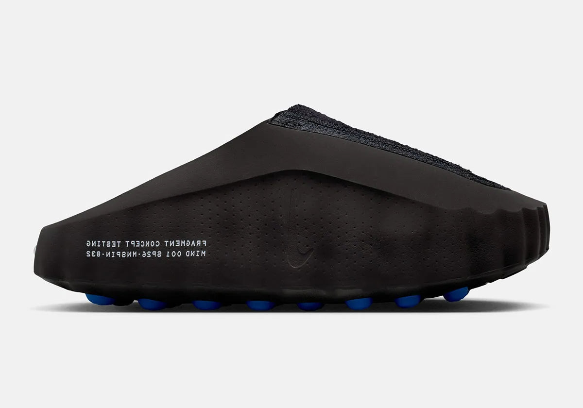 Claquette Nike Mind 001 Slide Fragment noire en mousse technique avec pods sensoriels et design minimaliste premium.