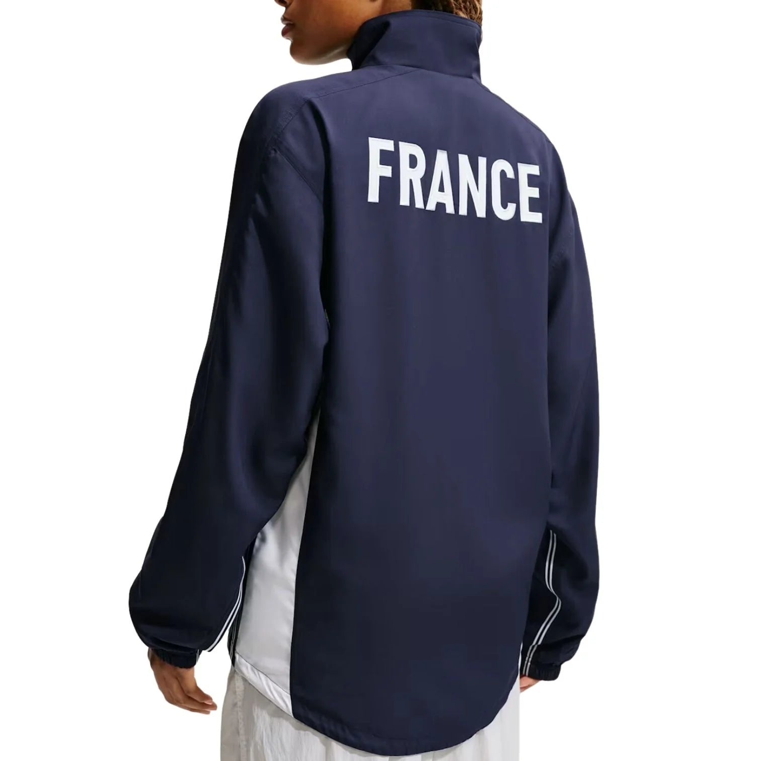 Nike x Jacquemus x France Zip Up Track Jacket Dark Navy, veste zippée bleu marine issue de la collaboration Nike x Jacquemus avec finitions premium et design minimaliste vue de dos. 
