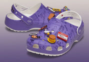 Crocs Classic Clog Friends inspirées de la série Friends, avec design exclusif, bride pivotante et semelle légère en résine Croslite™.