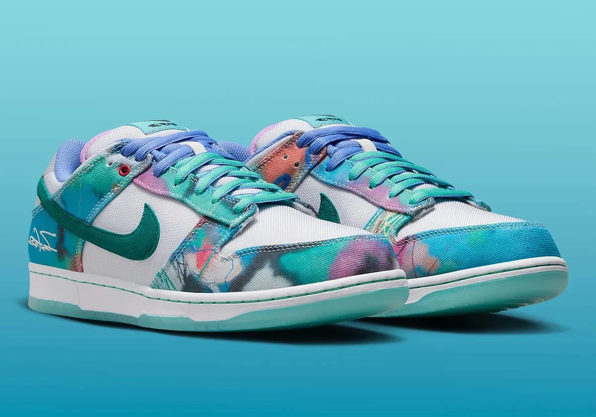 futura-laboratories-nike-sb-dunk-low-HF6061-400-4_jpg.webp