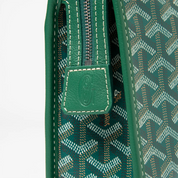 Goyard Jouvence Toiletry Bag MM Green, trousse de toilette verte en toile Goyardine avec détails en cuir et finition palladium.