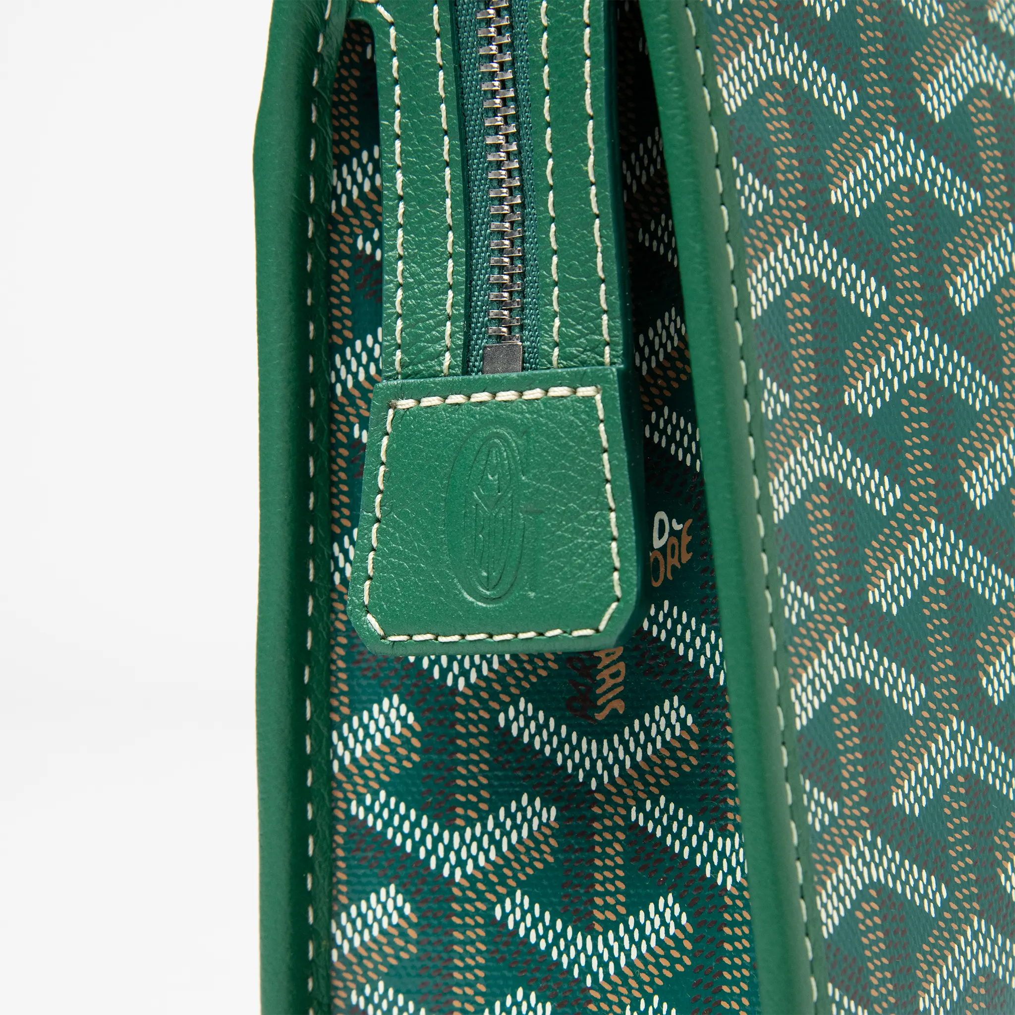 Goyard Jouvence Toiletry Bag MM Green, trousse de toilette verte en toile Goyardine avec détails en cuir et finition palladium.