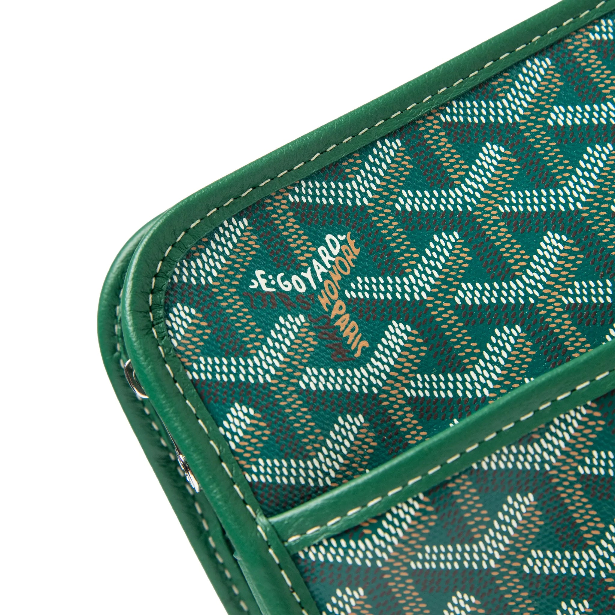 Goyard Jouvence Toiletry Bag MM Green, trousse de toilette verte en toile Goyardine avec détails en cuir et finition palladium.