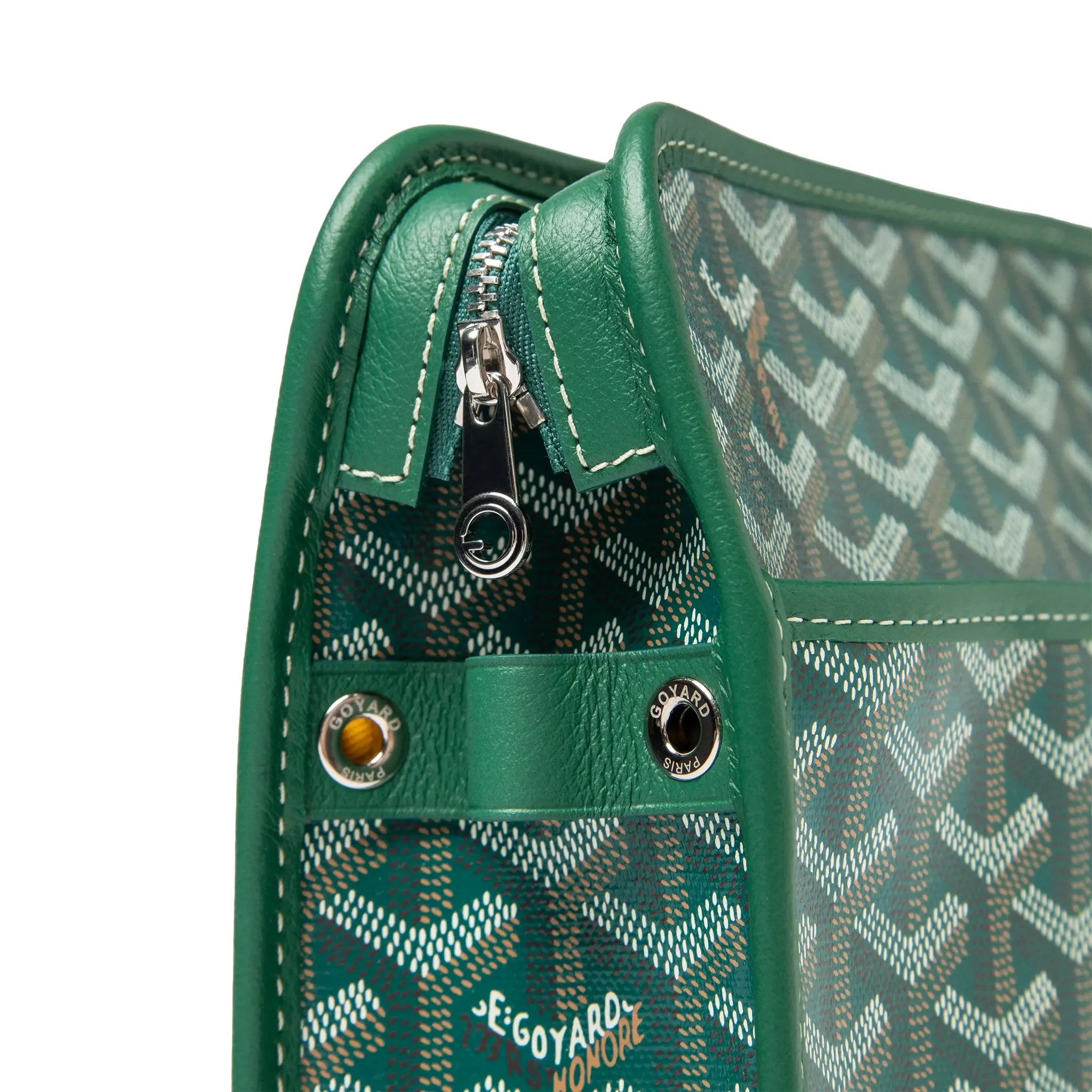 Goyard Jouvence Toiletry Bag MM Green, trousse de toilette verte en toile Goyardine avec détails en cuir et finition palladium.